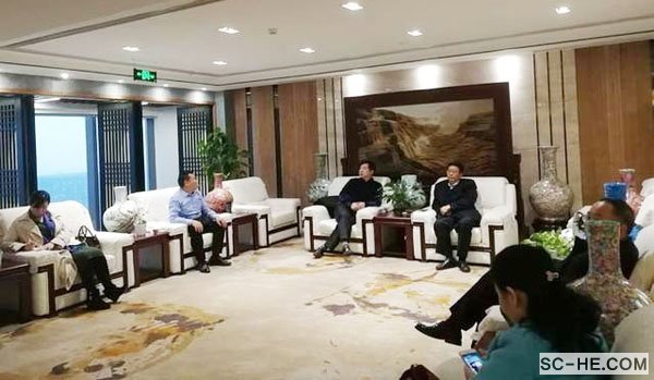 何新炎对四川何氏宗亲总会进行走访调研